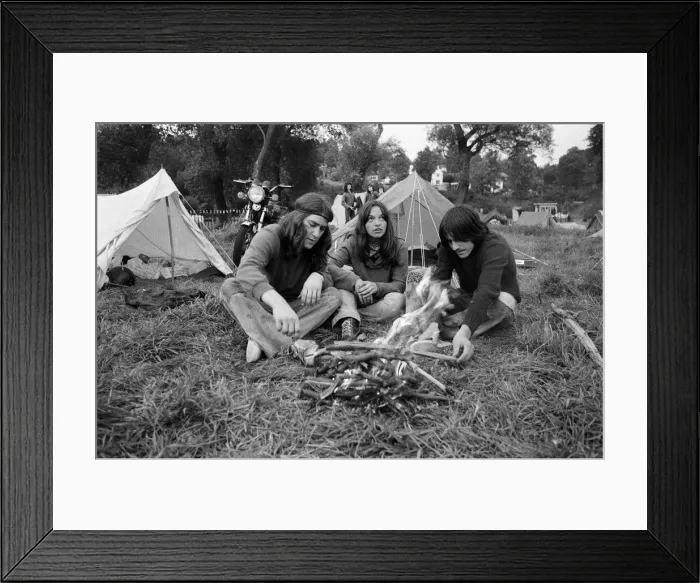 Framed Print : Music fans in town for Reading Music Festival, August 1982 Framed Print : Music fans in town for Reading Music Festival, August 1982