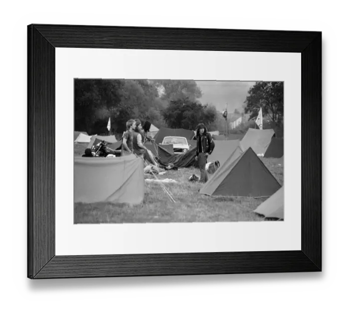 Framed Print : Music fans in town for Reading Music Festival, August 1982 Framed Print : Music fans in town for Reading Music Festival, August 1982