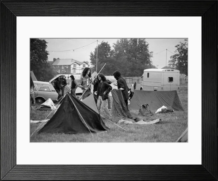 Framed Print : Music fans in town for Reading Music Festival, August 1982 Framed Print : Music fans in town for Reading Music Festival, August 1982