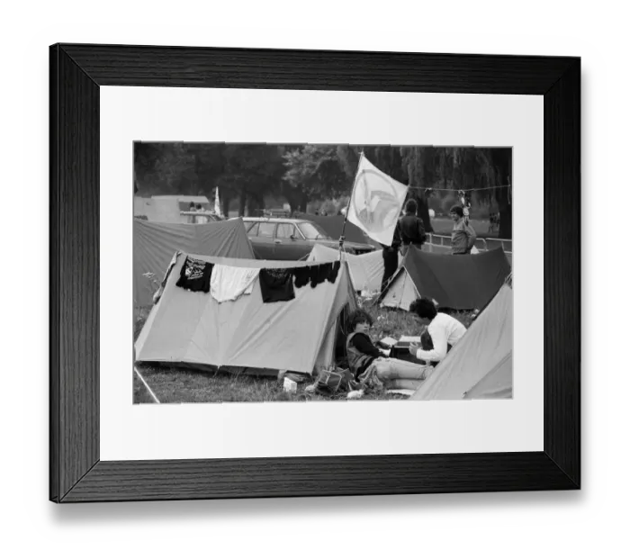 Framed Print : Music fans in town for Reading Music Festival, August 1982 Framed Print : Music fans in town for Reading Music Festival, August 1982