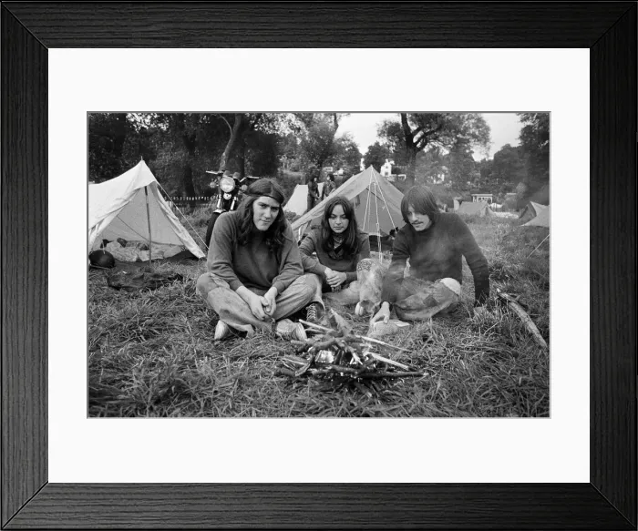 Framed Print : Music fans in town for Reading Music Festival, August 1982 Framed Print : Music fans in town for Reading Music Festival, August 1982