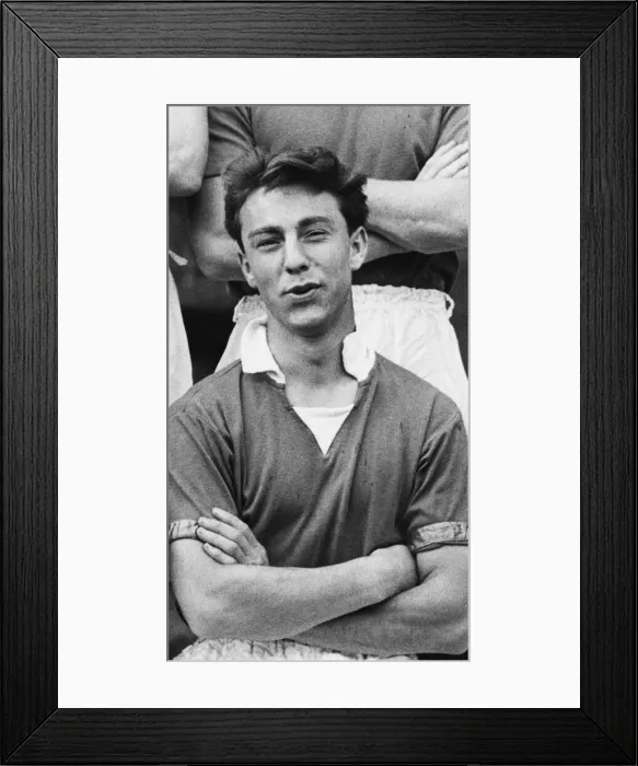 Framed Print : Chelseas new golden boy Jimmy Greaves in a team photo. 20th August 1957 Framed Print : Chelseas new golden boy Jimmy Greaves in a team photo. 20th August 1957