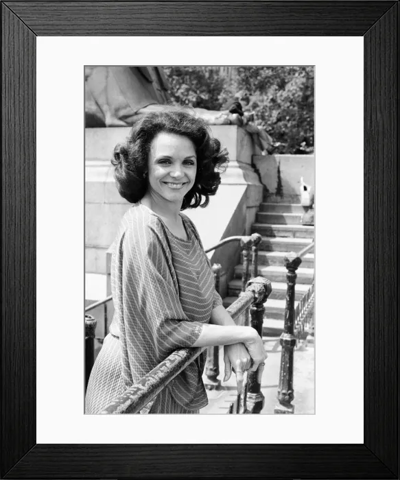 Framed Print : Valerie Harper, American actress and star of TV Series Rhoda, photocall in London Framed Print : Valerie Harper, American actress and star of TV Series Rhoda, photocall in London
