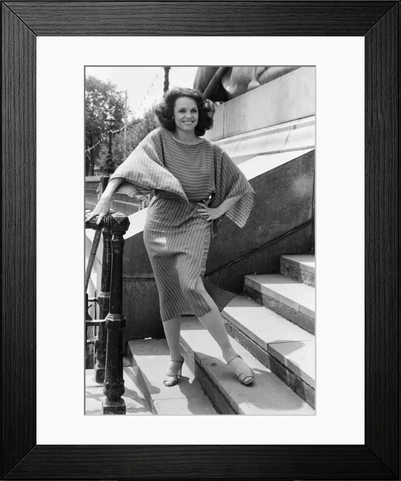 Framed Print : Valerie Harper, American actress and star of TV Series Rhoda, photocall in London Framed Print : Valerie Harper, American actress and star of TV Series Rhoda, photocall in London