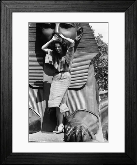 Framed Print : Valerie Harper, American actress and star of TV Series Rhoda, photocall in London Framed Print : Valerie Harper, American actress and star of TV Series Rhoda, photocall in London