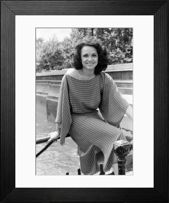 Framed Print : Valerie Harper, American actress and star of TV Series Rhoda, photocall in London Framed Print : Valerie Harper, American actress and star of TV Series Rhoda, photocall in London