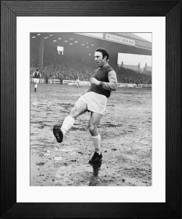Framed Print : Manchester City 2 v West Ham United 0. Old League Division One match at Maine Road