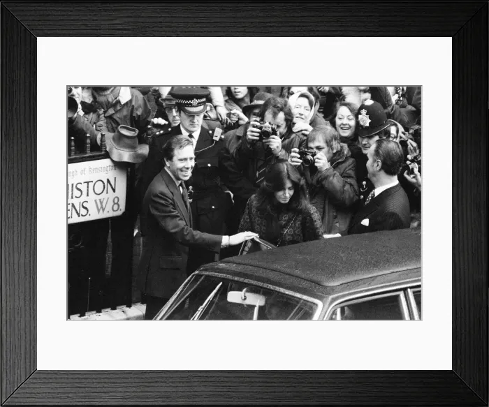 Framed Print : Wedding of Lord Snowdon and Lucy Lindsay-Hogg, at Kensington Registry Office, London Framed Print : Wedding of Lord Snowdon and Lucy Lindsay-Hogg, at Kensington Registry Office, London