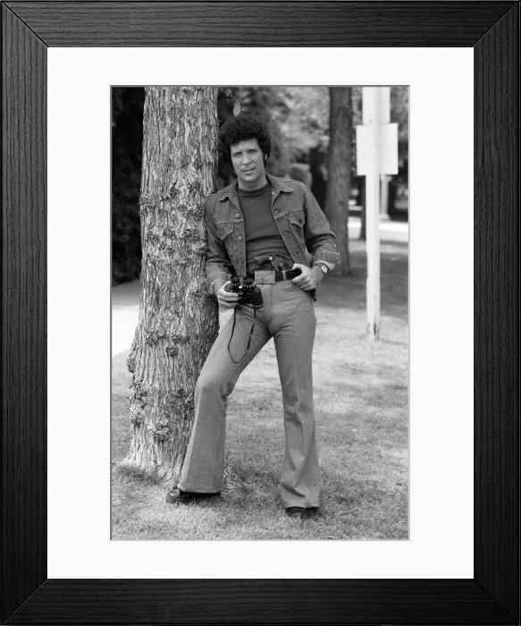 Framed Print : Tom Jones at home in Beverly Hills, California. 14th April 1977 Framed Print : Tom Jones at home in Beverly Hills, California. 14th April 1977