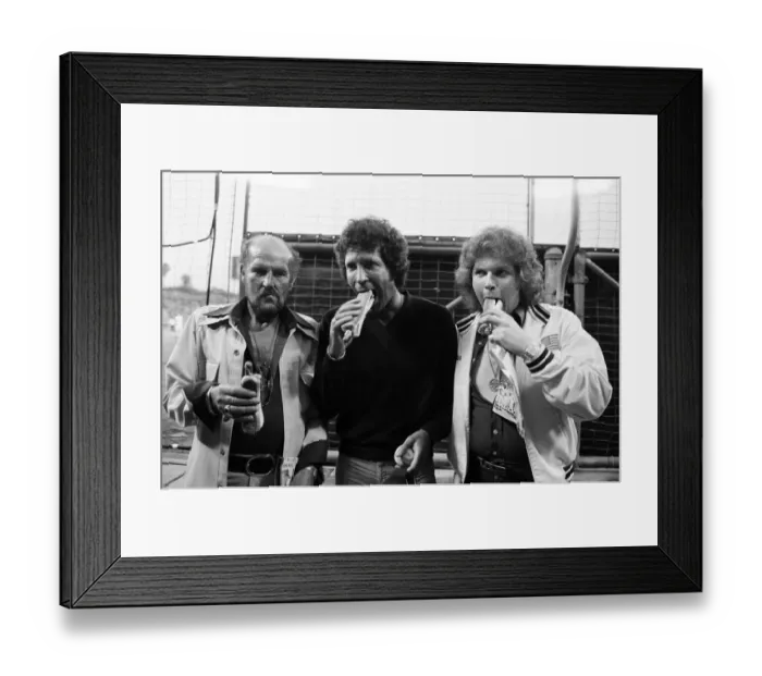 Framed Print : Pop star Tom Jones with his father (left) and his son Mark (right)