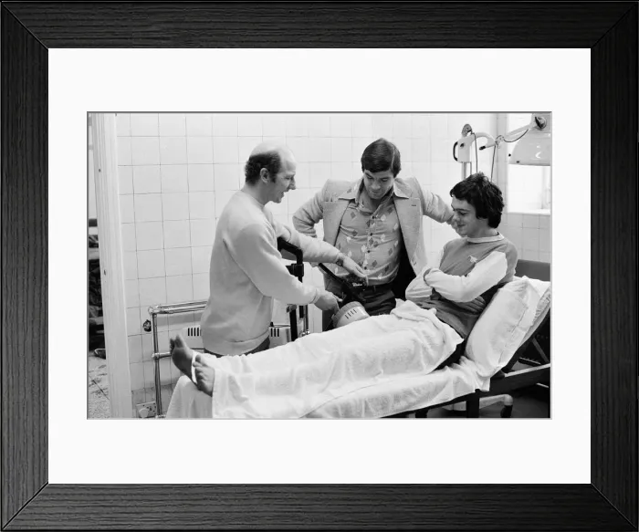 Framed Print : Arsenal FCs David O Leary on the treatment table for a minor thigh knock with Framed Print : Arsenal FCs David O Leary on the treatment table for a minor thigh knock with