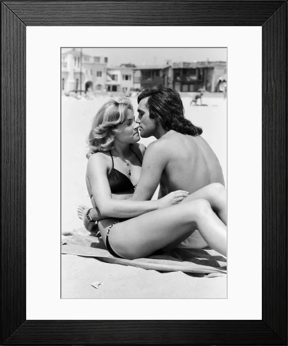 Framed Print : George Best at Hermosa Beach, Los Angeles, California, with his new girlfriend Heidi Framed Print : George Best at Hermosa Beach, Los Angeles, California, with his new girlfriend Heidi