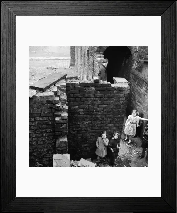 Framed Print : Slum housing in Salford. 3rd April 1960 Framed Print : Slum housing in Salford. 3rd April 1960