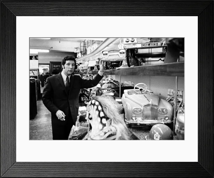 Framed Print : Singer Tom Jones Christmas shopping in London for his 11-year-old son. 3rd December 1968