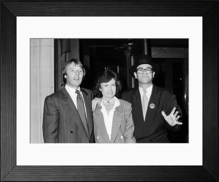 Framed Print : Elton John presents Watford FCs new manager, Dave Bassett, at a London reception Framed Print : Elton John presents Watford FCs new manager, Dave Bassett, at a London reception
