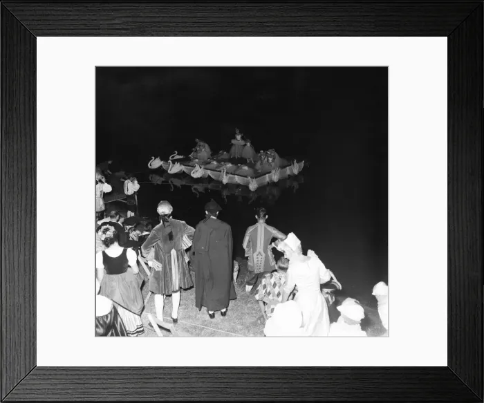 Framed Print : Costume ball hosted by George de Cuevas in Biarritz, France, Tuesday 1st September 1953 Framed Print : Costume ball hosted by George de Cuevas in Biarritz, France, Tuesday 1st September 1953