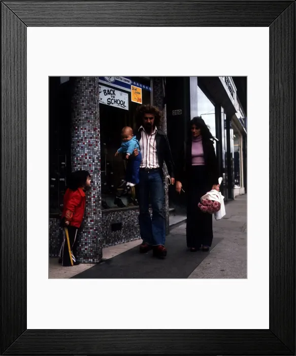 Framed Print : Billy Connolly with his ex wife Iris and children in September 1974 wife Framed Print : Billy Connolly with his ex wife Iris and children in September 1974 wife