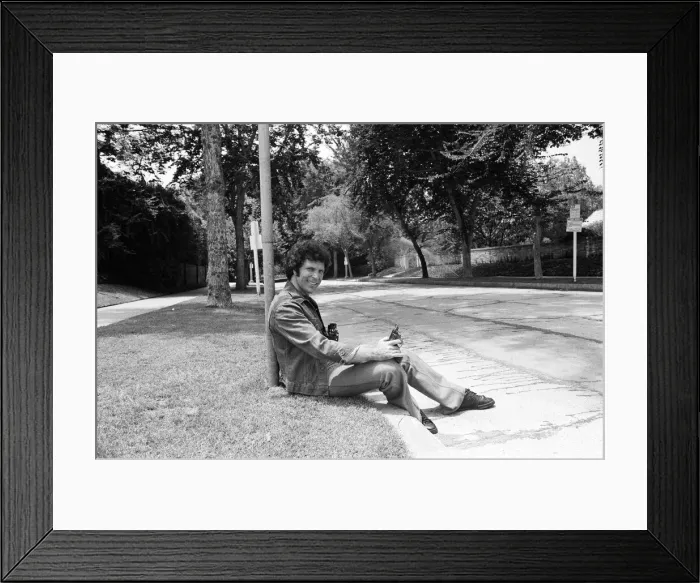 Framed Print : Tom Jones at home in Beverly Hills, California. 14th April 1977 Framed Print : Tom Jones at home in Beverly Hills, California. 14th April 1977