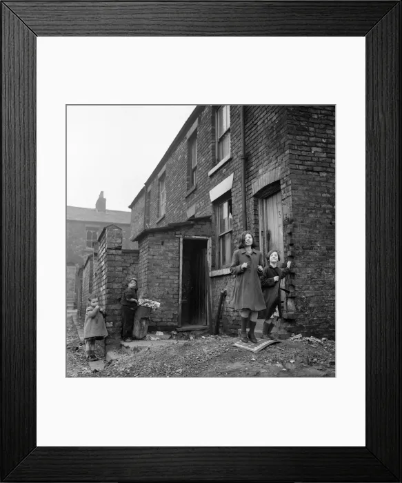 Framed Print : Slum housing in Salford. 3rd April 1960 Framed Print : Slum housing in Salford. 3rd April 1960