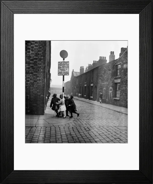 Framed Print : Slum housing in Salford. 3rd April 1960 Framed Print : Slum housing in Salford. 3rd April 1960