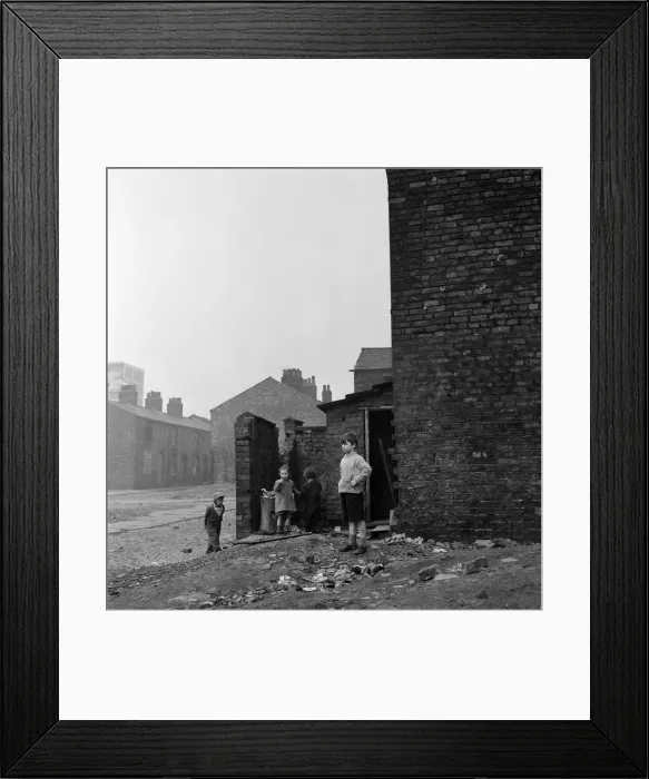 Framed Print : Slum housing in Salford. 3rd April 1960 Framed Print : Slum housing in Salford. 3rd April 1960