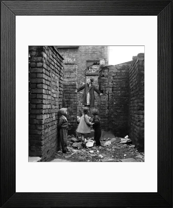 Framed Print : Slum housing in Salford. 3rd April 1960 Framed Print : Slum housing in Salford. 3rd April 1960