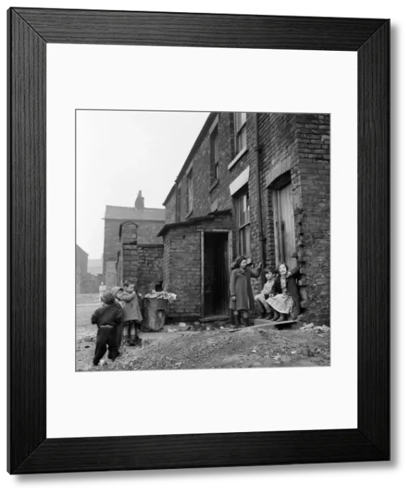Framed Print : Slum housing in Salford. 3rd April 1960 Framed Print : Slum housing in Salford. 3rd April 1960