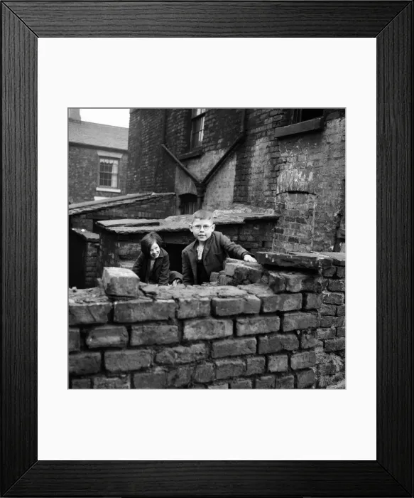 Framed Print : Slum housing in Salford. 3rd April 1960 Framed Print : Slum housing in Salford. 3rd April 1960