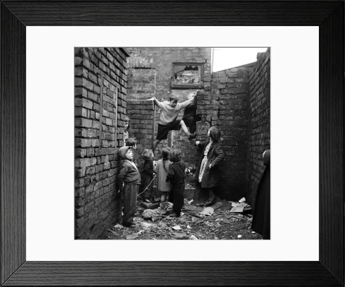 Framed Print : Slum housing in Salford. 3rd April 1960 Framed Print : Slum housing in Salford. 3rd April 1960