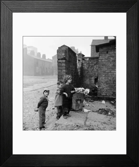 Framed Print : Slum housing in Salford. 3rd April 1960 Framed Print : Slum housing in Salford. 3rd April 1960