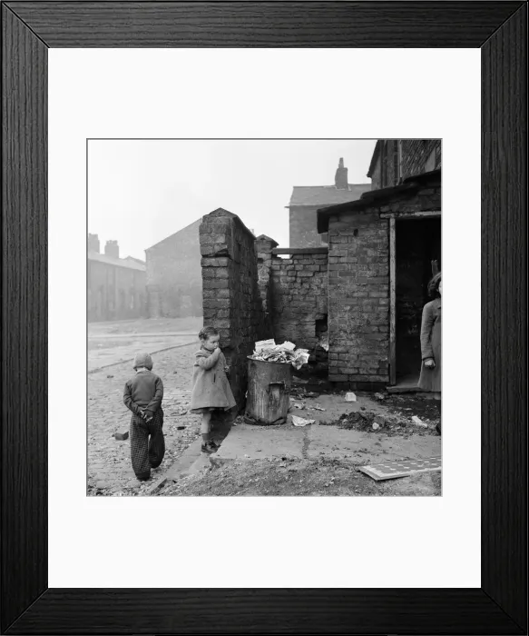 Framed Print : Slum housing in Salford. 3rd April 1960 Framed Print : Slum housing in Salford. 3rd April 1960