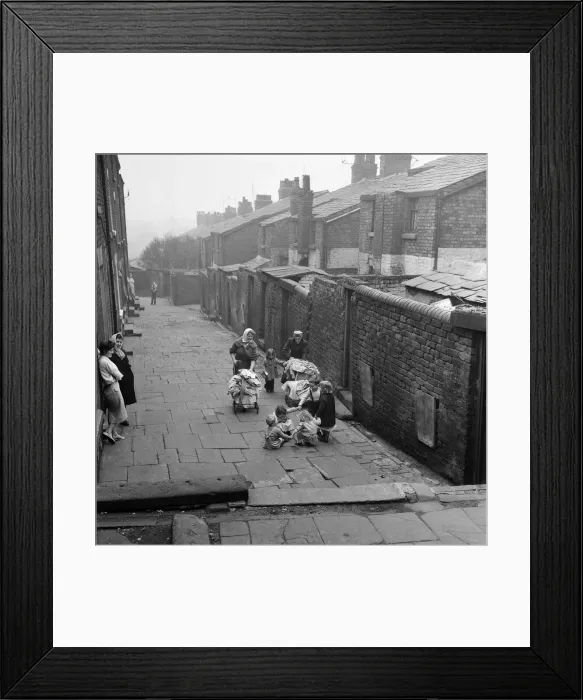 Framed Print : Slum housing in Everton, Liverpool. 3rd April 1960 Framed Print : Slum housing in Everton, Liverpool. 3rd April 1960