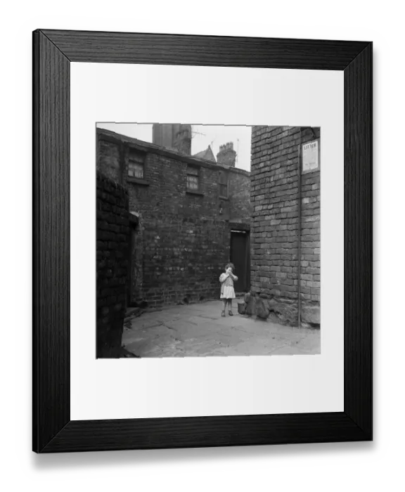 Framed Print : Slum housing in Everton, Liverpool. 3rd April 1960 Framed Print : Slum housing in Everton, Liverpool. 3rd April 1960