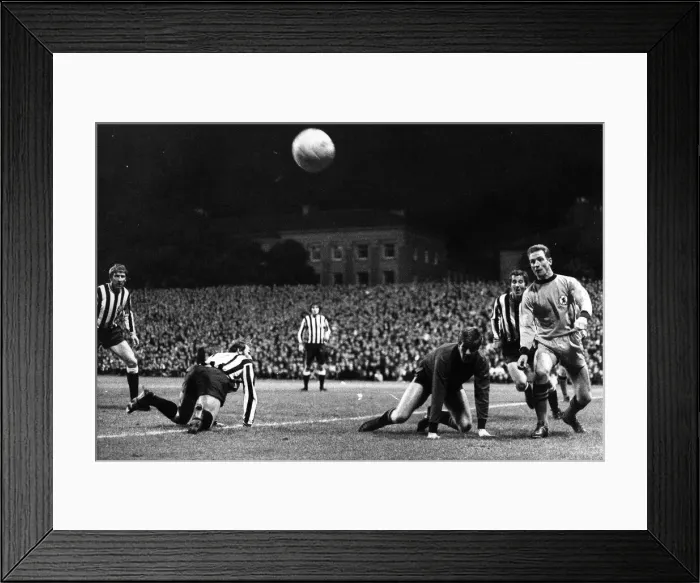 Framed Print : Newcastle 1-0 Dundee United, Inter-Cities Fairs Cup 1st Round 2nd Leg match held at St Framed Print : Newcastle 1-0 Dundee United, Inter-Cities Fairs Cup 1st Round 2nd Leg match held at St