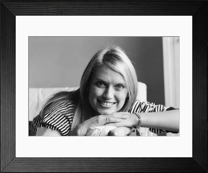 Framed Print : Anneka Rice, Television presenter, pictured at home in Barnes, South West London Framed Print : Anneka Rice, Television presenter, pictured at home in Barnes, South West London