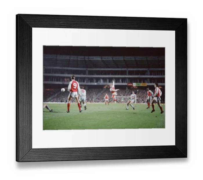 Framed Print : Arsenal 0 v 0 Liverpool, Littlewoods League Cup 3rd round (replay) at Highbury