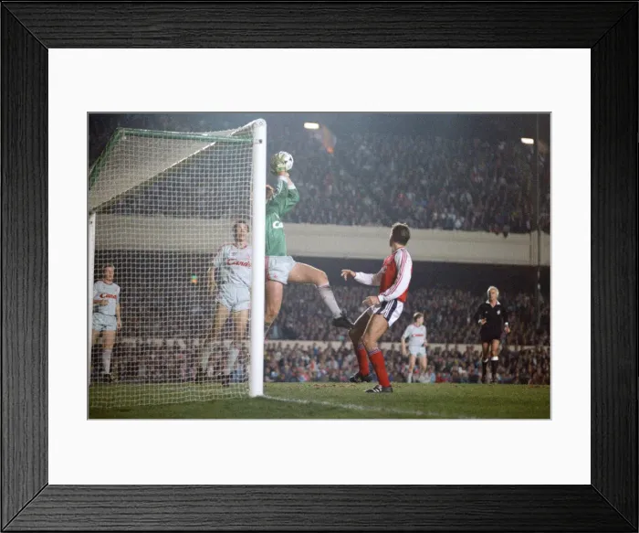 Framed Print : Arsenal 0 v 0 Liverpool, Littlewoods League Cup 3rd round (replay) at Highbury Framed Print : Arsenal 0 v 0 Liverpool, Littlewoods League Cup 3rd round (replay) at Highbury