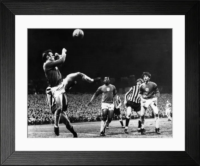 Framed Print : Newcastle United v Anderlecht, Inter Cities Fairs Cup, 4th round 2nd leg Framed Print : Newcastle United v Anderlecht, Inter Cities Fairs Cup, 4th round 2nd leg