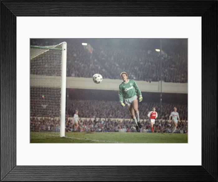 Framed Print : Arsenal 0 v 0 Liverpool, Littlewoods League Cup 3rd round (replay) at Highbury