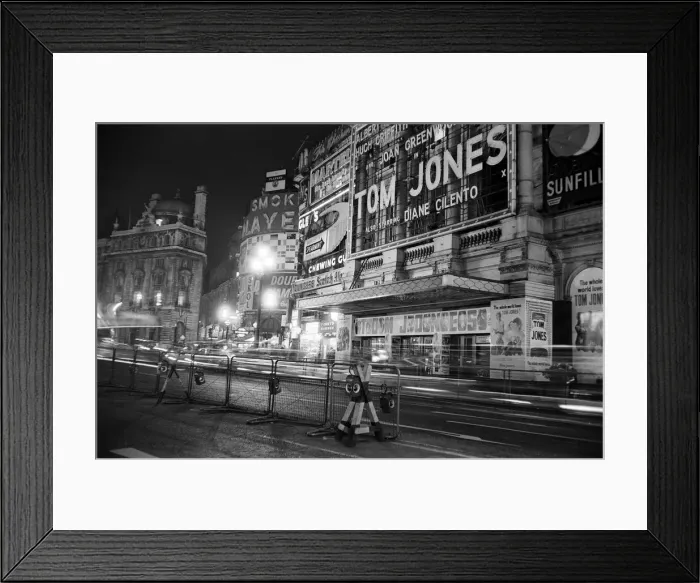 Framed Print : Scenes in London on day of funeral, President Kennedy, who was assassinated 3 days ago Framed Print : Scenes in London on day of funeral, President Kennedy, who was assassinated 3 days ago