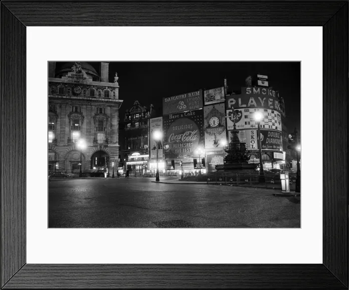 Framed Print : Scenes in London on day of funeral, President Kennedy, who was assassinated 3 days ago Framed Print : Scenes in London on day of funeral, President Kennedy, who was assassinated 3 days ago