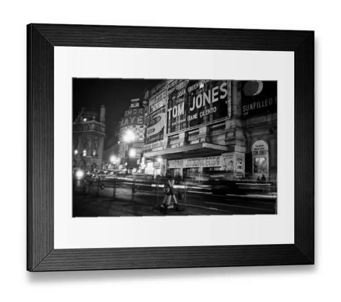 Framed Print : Scenes in London on day of funeral, President Kennedy, who was assassinated 3 days ago Framed Print : Scenes in London on day of funeral, President Kennedy, who was assassinated 3 days ago