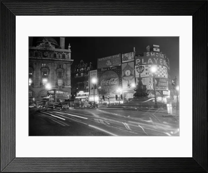 Framed Print : Scenes in London on day of funeral, President Kennedy, who was assassinated 3 days ago Framed Print : Scenes in London on day of funeral, President Kennedy, who was assassinated 3 days ago