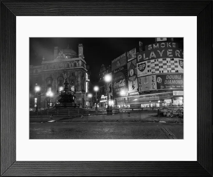 Framed Print : Scenes in London on day of funeral, President Kennedy, who was assassinated 3 days ago Framed Print : Scenes in London on day of funeral, President Kennedy, who was assassinated 3 days ago