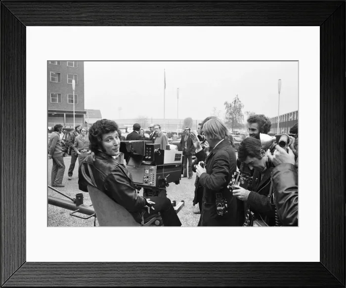 Framed Print : Tom Jones at the BBC Television Centre Wood Lane, to discuss plans for his first one man Framed Print : Tom Jones at the BBC Television Centre Wood Lane, to discuss plans for his first one man
