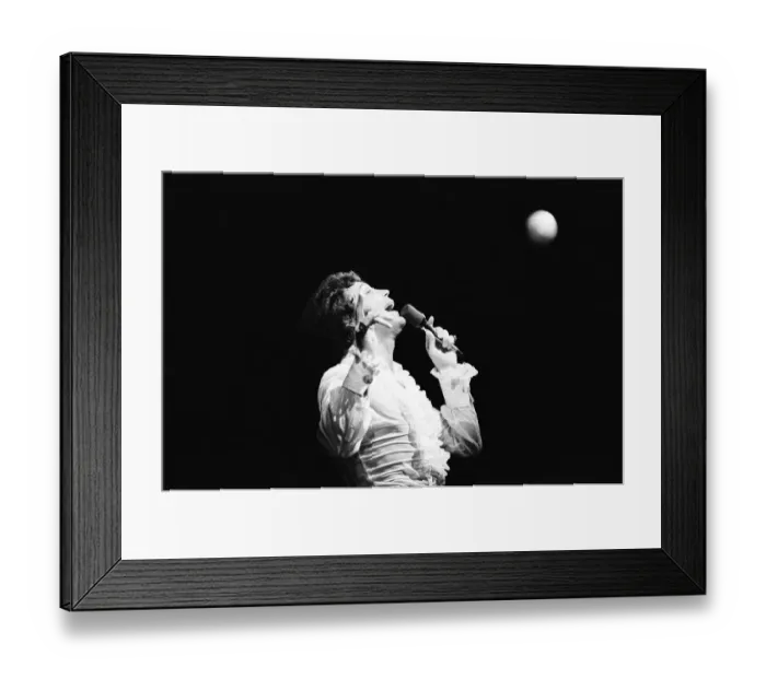 Framed Print : Tom Jones performs at the Olympia, Paris. 23rd April 1979 Framed Print : Tom Jones performs at the Olympia, Paris. 23rd April 1979