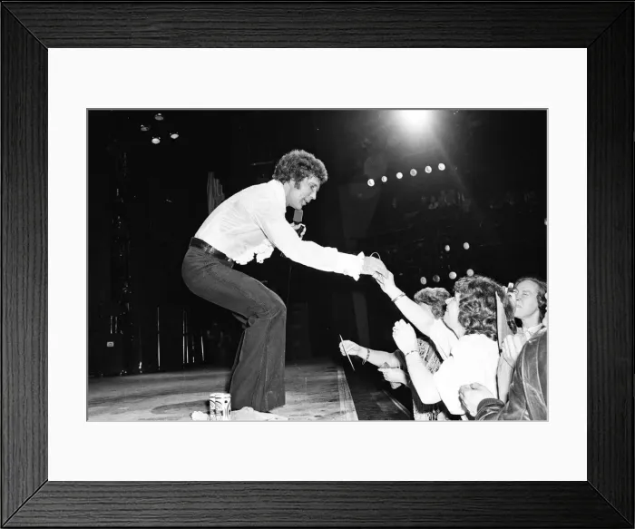 Framed Print : Tom Jones performs at the Olympia, Paris. 23rd April 1979 Framed Print : Tom Jones performs at the Olympia, Paris. 23rd April 1979