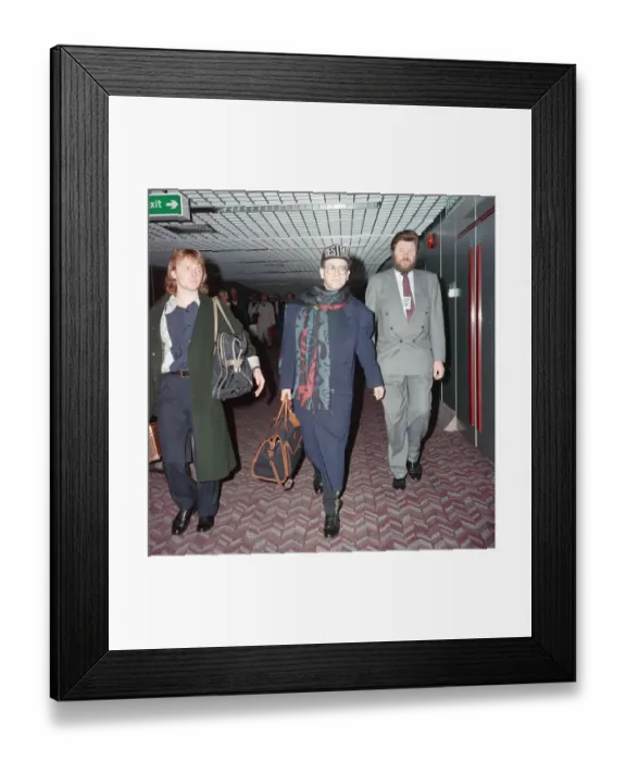 Framed Print : Elton John at London Heathrow Airport. 20th November 1990 Framed Print : Elton John at London Heathrow Airport. 20th November 1990