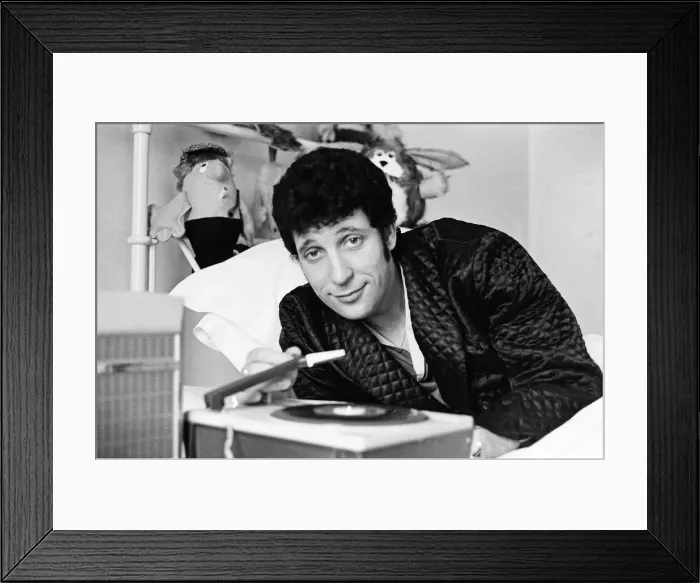 Framed Print : Tom Jones at the London Clinic recovering from a tonsils operation. 15th April 1966 Framed Print : Tom Jones at the London Clinic recovering from a tonsils operation. 15th April 1966