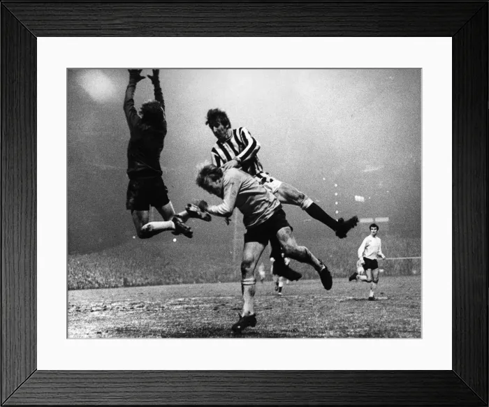 Framed Print : Newcastle United v Southampton, Inter Cities Fairs Cup, 3rd round 1st leg Framed Print : Newcastle United v Southampton, Inter Cities Fairs Cup, 3rd round 1st leg